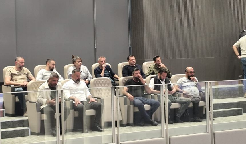 Sendika temsilcileri Meclis'i canlı takip ediyor