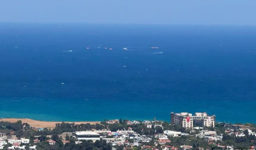 Girne açıklarında yolcu gemisi battı: 279 kişi vardı