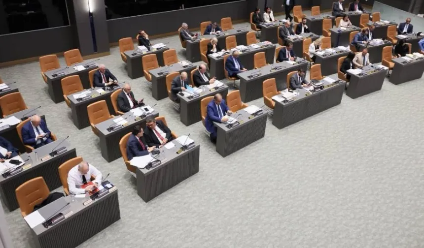 Karma oy kaldırıldı: Yasa Meclis’ten geçti