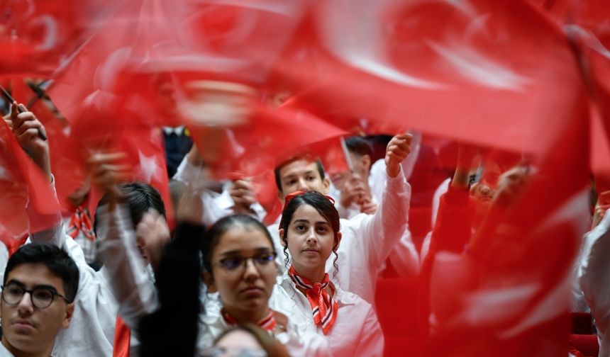 Türkiye'de Cumhuriyet'in 103. Yılı Coşkuyla Kutlanıyor
