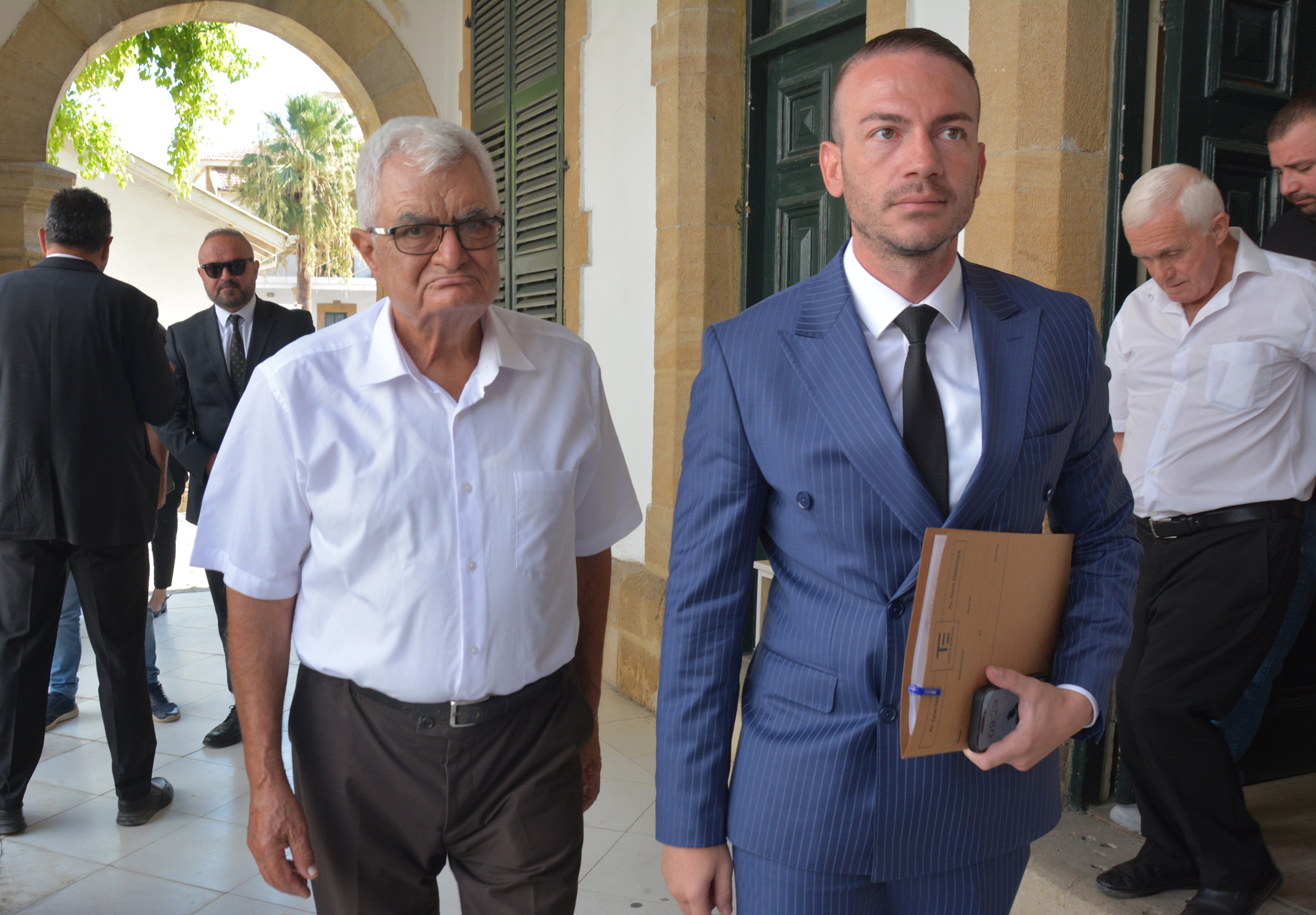 Halil Sadrazam tutuklandı