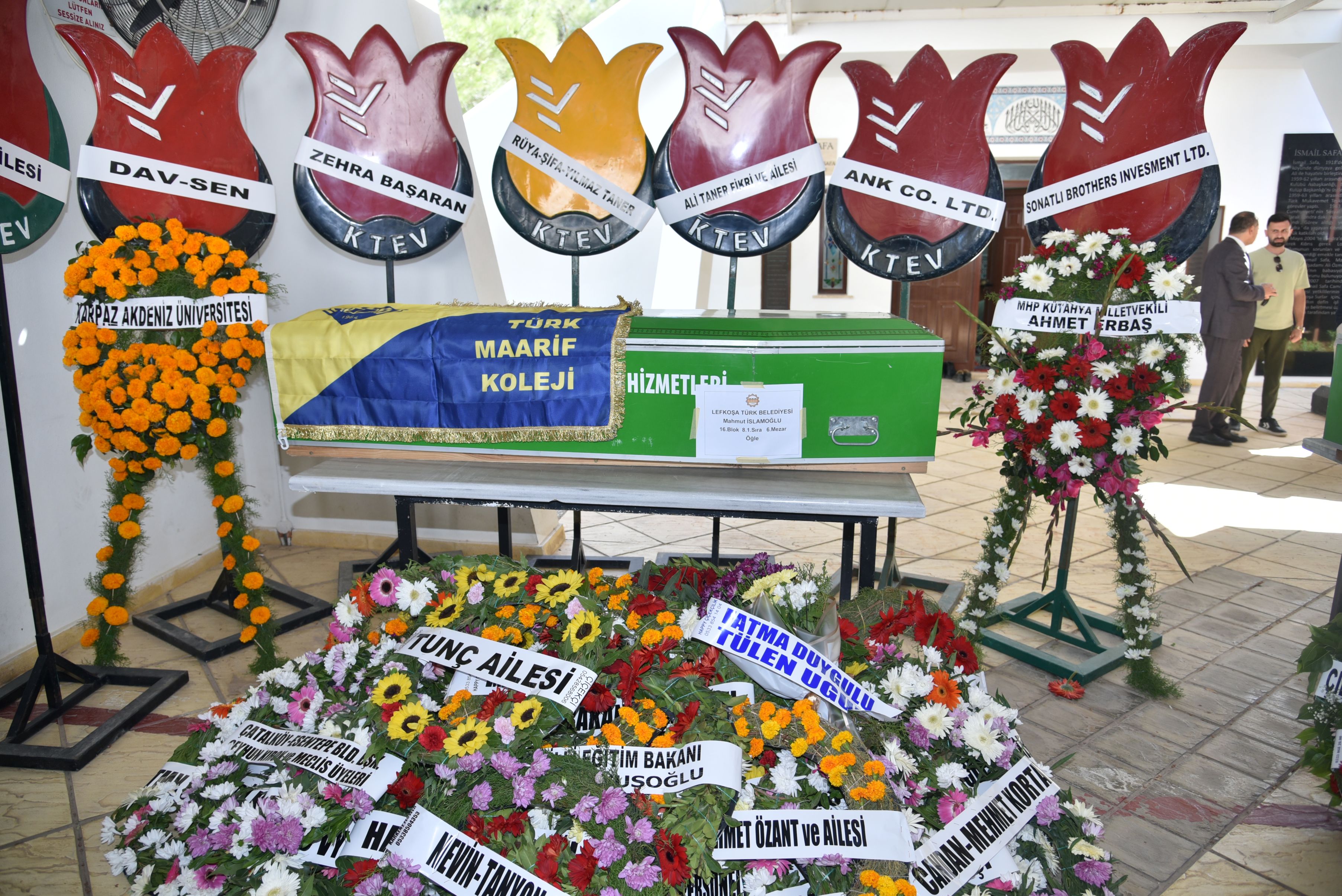 1761562654552İslamoğlu Cenaze Ti̇m (5)