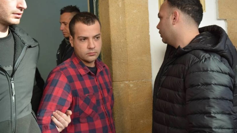 Annesini döven abisini bıçaklamıştı: Teminata bağlandı