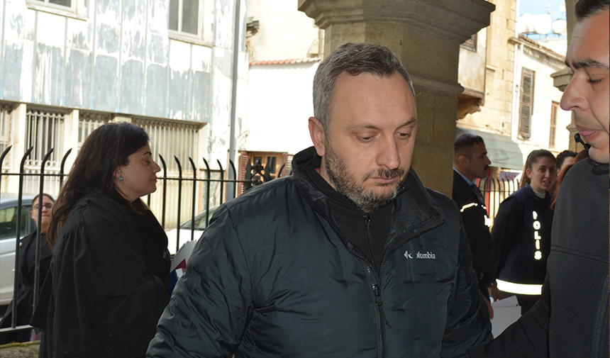 Ercan Havalimanı’nda kanunsuz patlayıcı madde suçundan tutuklanan Emre Aksu cezaevine gönderildi