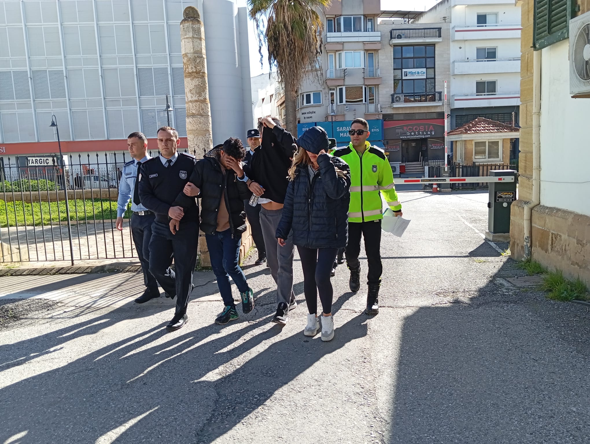 Gönyeli’de kaçak botoks operasyonu: Doktor Tuna Ertürk ve eşi tutuklandı