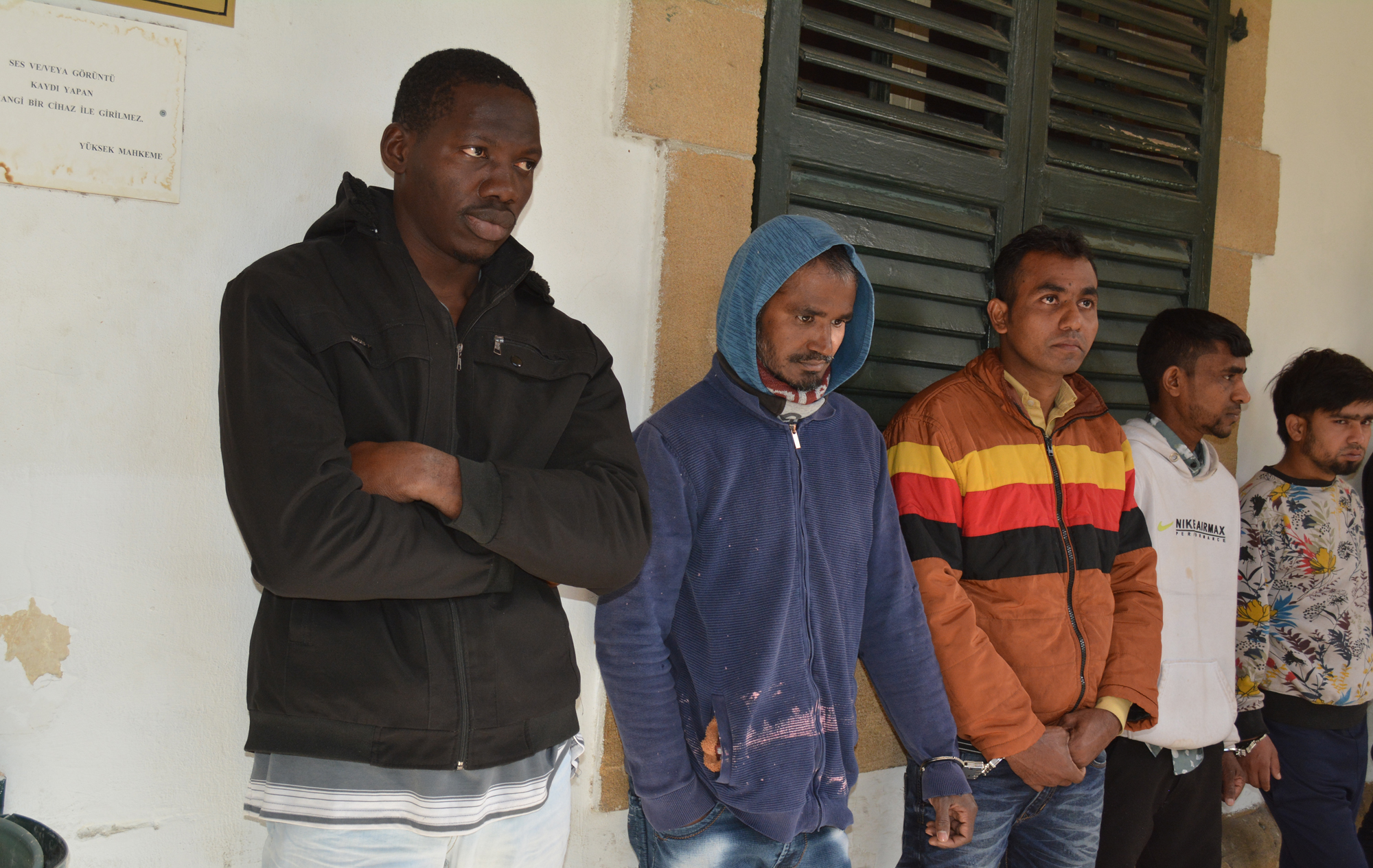 İzinsiz ikamet eden 5 zanlıya 3 gün tutukluluk