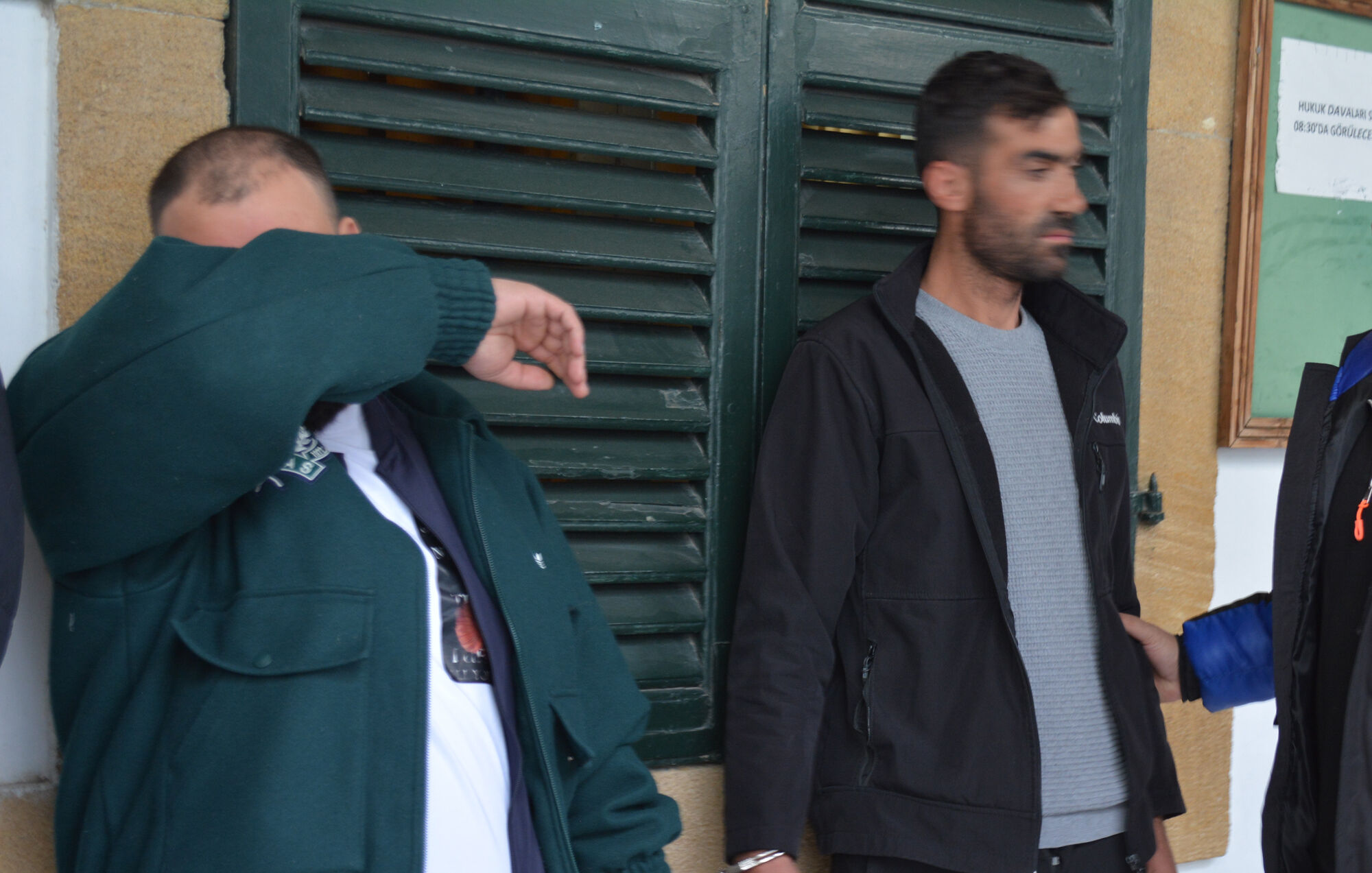 Ercan’da Uyuşturucuya Köpek Engeli: İki Zanlı Tutuklandı