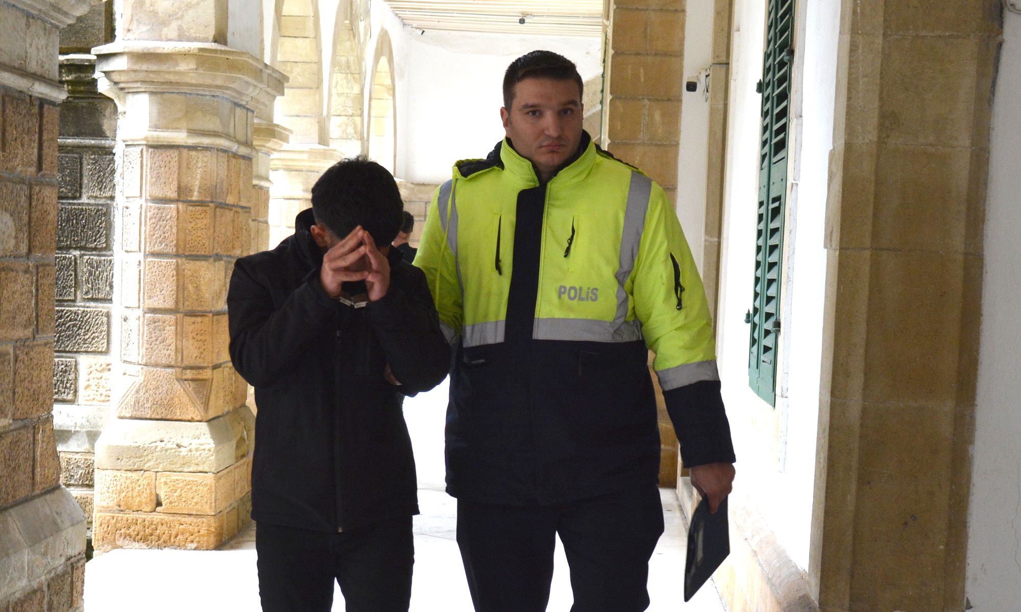 Ercan’da canlı mermiyle yakalanan zanlıya 2 gün tutukluluk