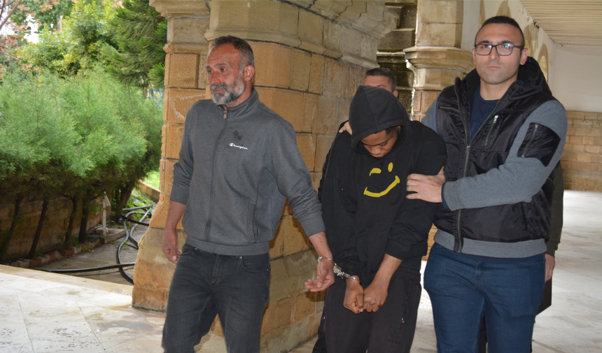 Lefkoşa’da araç ve üzerinde uyuşturucu bulunan zanlı tutuklandı