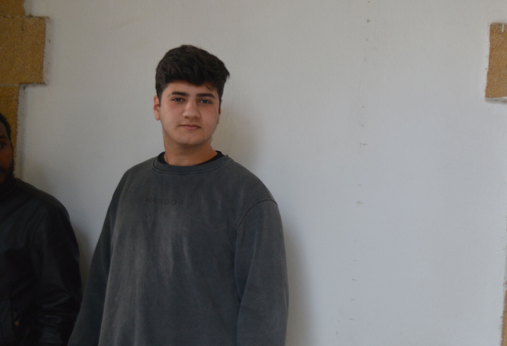 Lefkoşa'da trafikte tartıştığı aracın farını kıran Emirhan Aksaç teminatla serbest bırakıldı