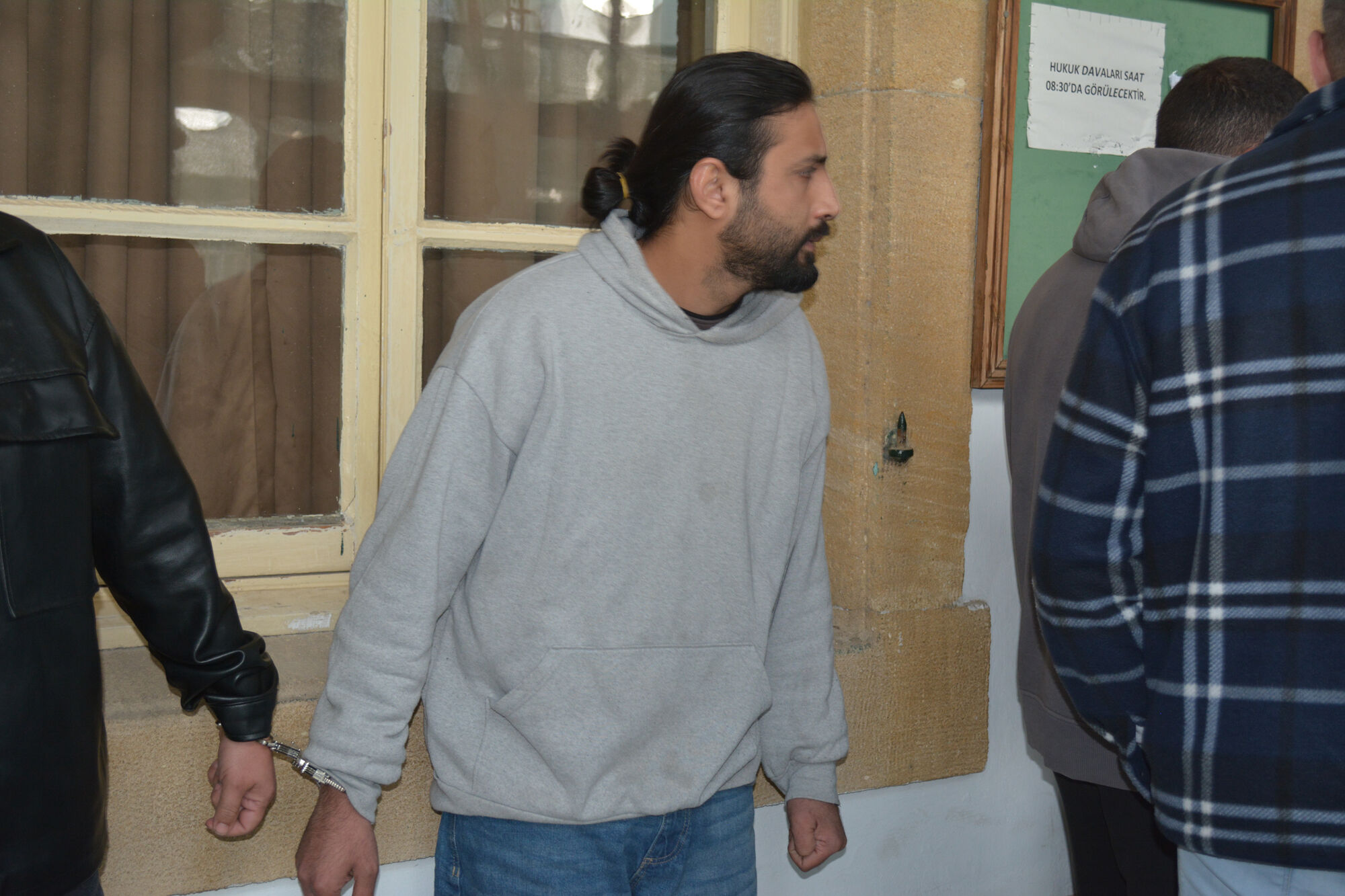 Gönyeli'de uyuşturucu operasyonu: 133 gram sattığını itiraf eden zanlı cezaevine gönderildi!