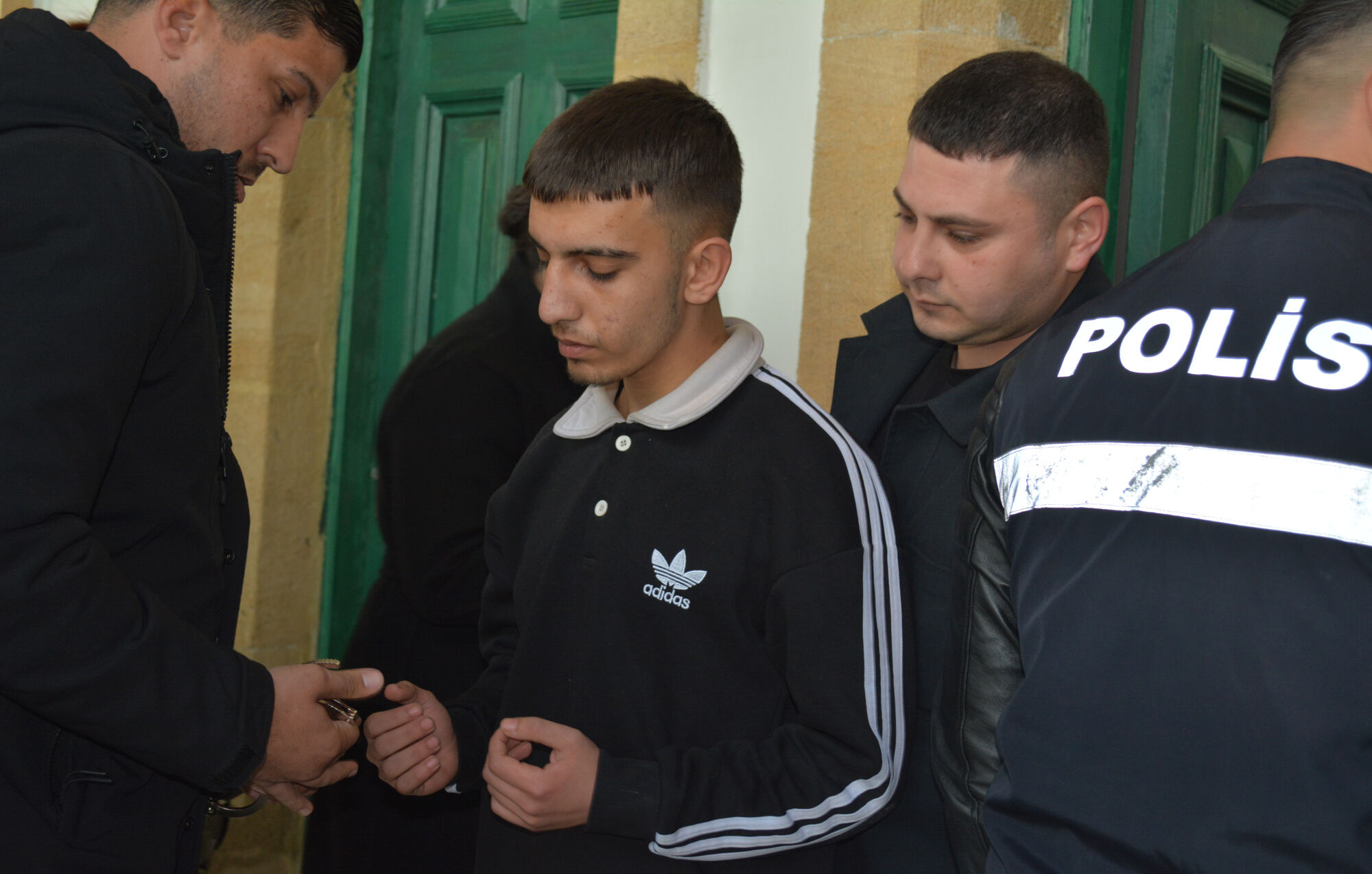 Lefkoşa’da alkollü tartışma kanlı bitti: Tartıştığı şahsı bıçaklayan zanlı tutuklandı!