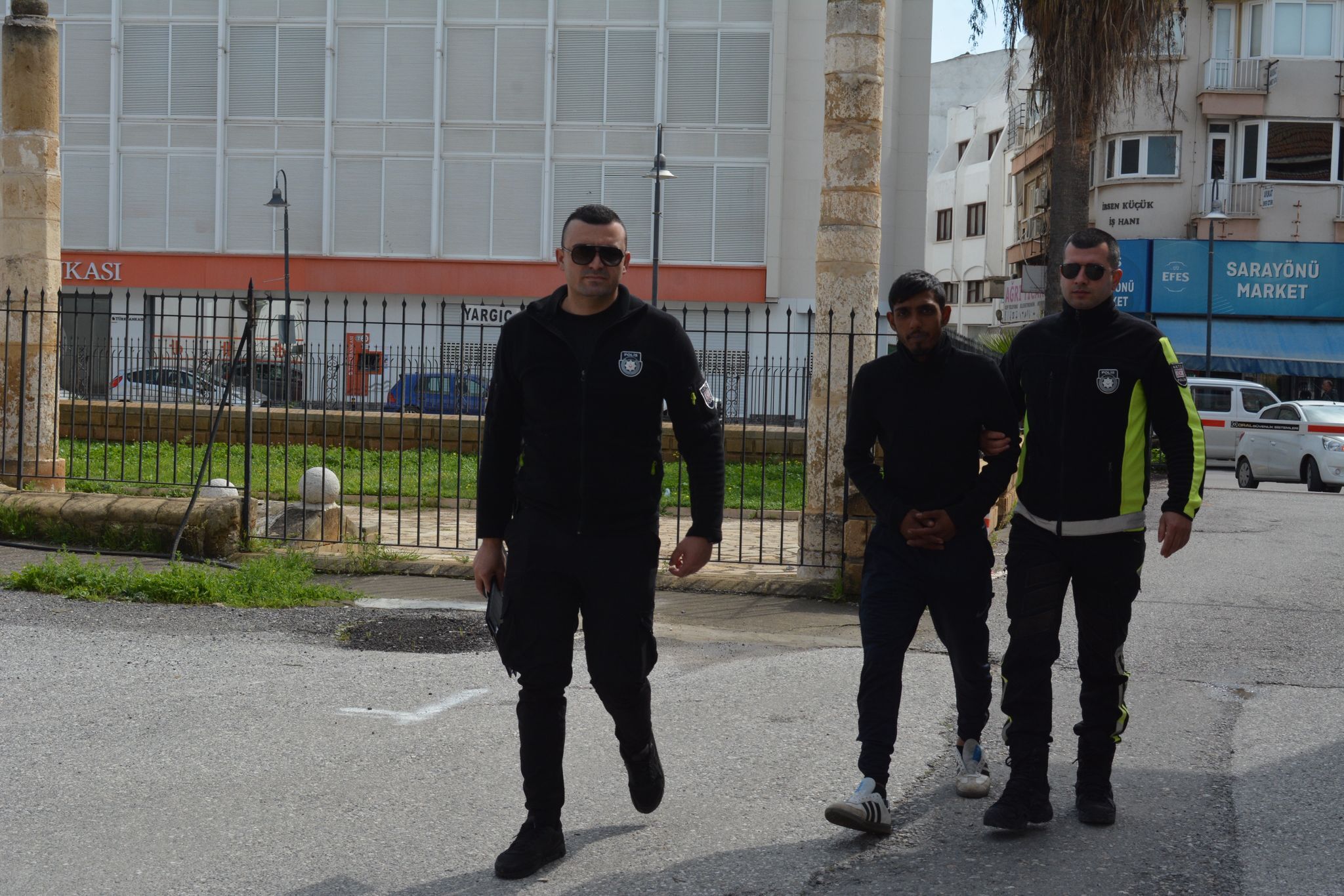 KOŞARAK KAÇTI, GÜZELYURT’TA YAKALANDI