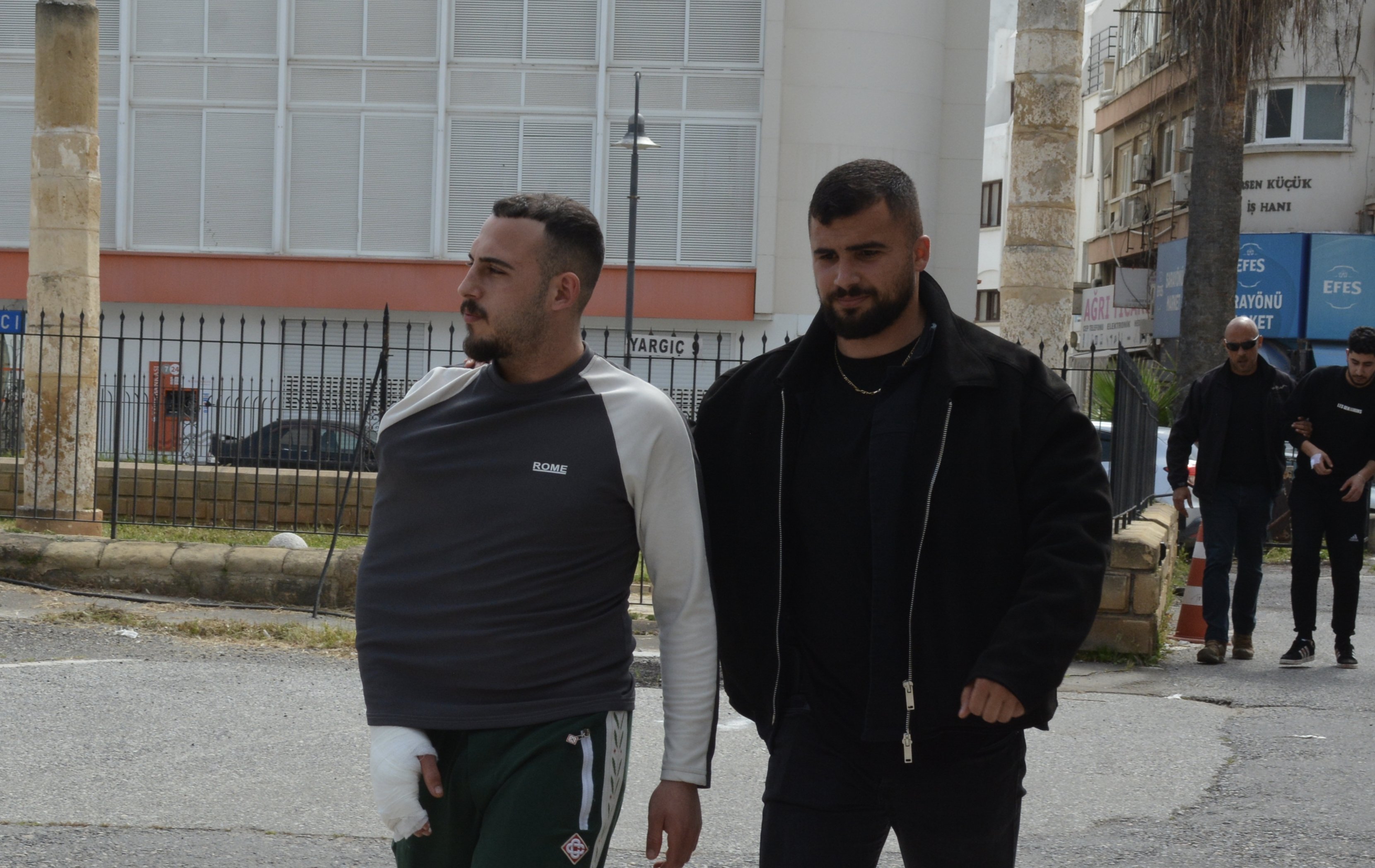 Surlariçi'nde Bıçaklı Kavga: 2 Tutuklu