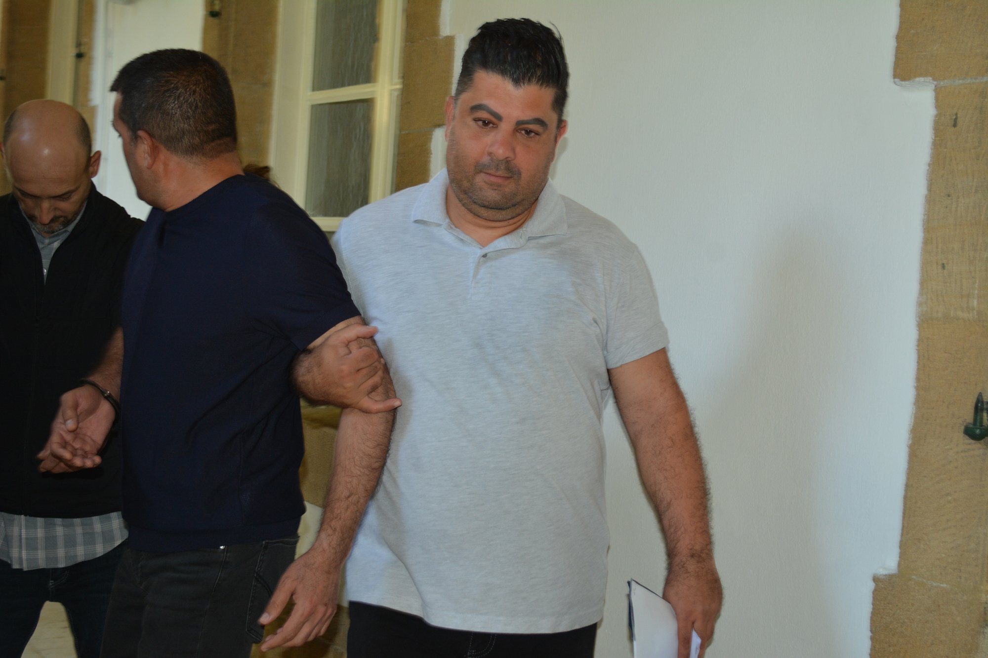 Ercan’da sahte evrak ve gümrüksüz mal zanlısına 1 gün tutukluluk