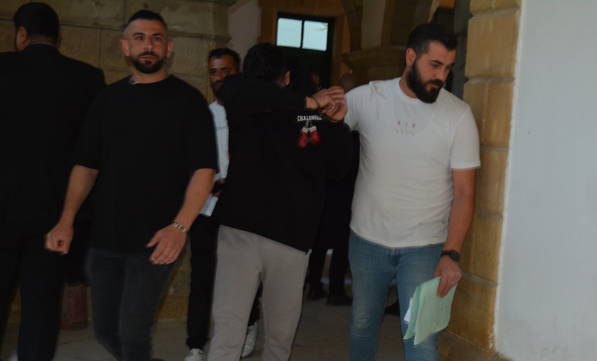 Lefkoşa'da uyuşturucu tacirine suçüstü: "Maddi durumum kötü diye sattım" dedi!