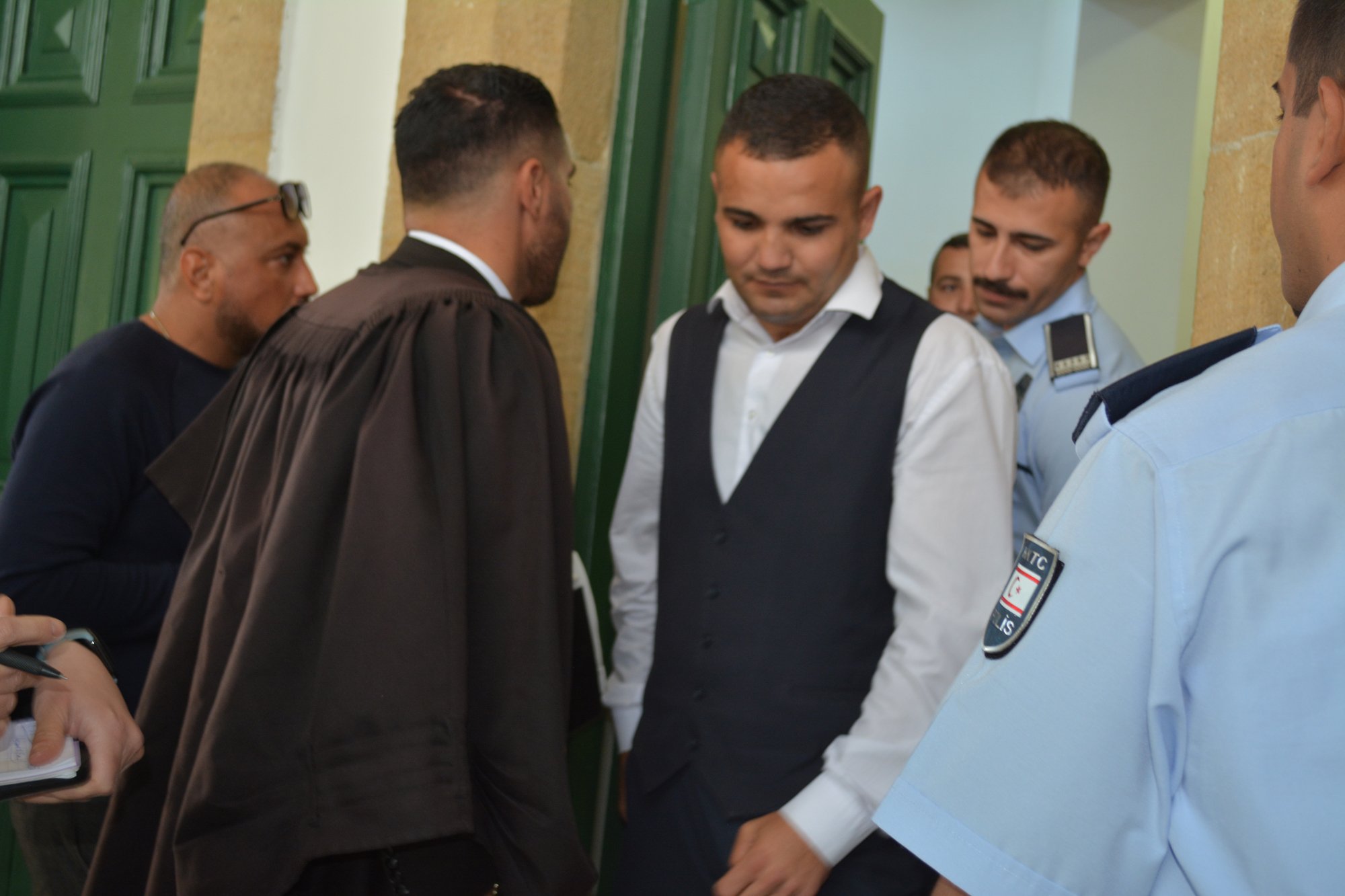 Gönyeli’de korku dolu dakikalar: Aldatıldığını düşündü, eve balkondan girdi!