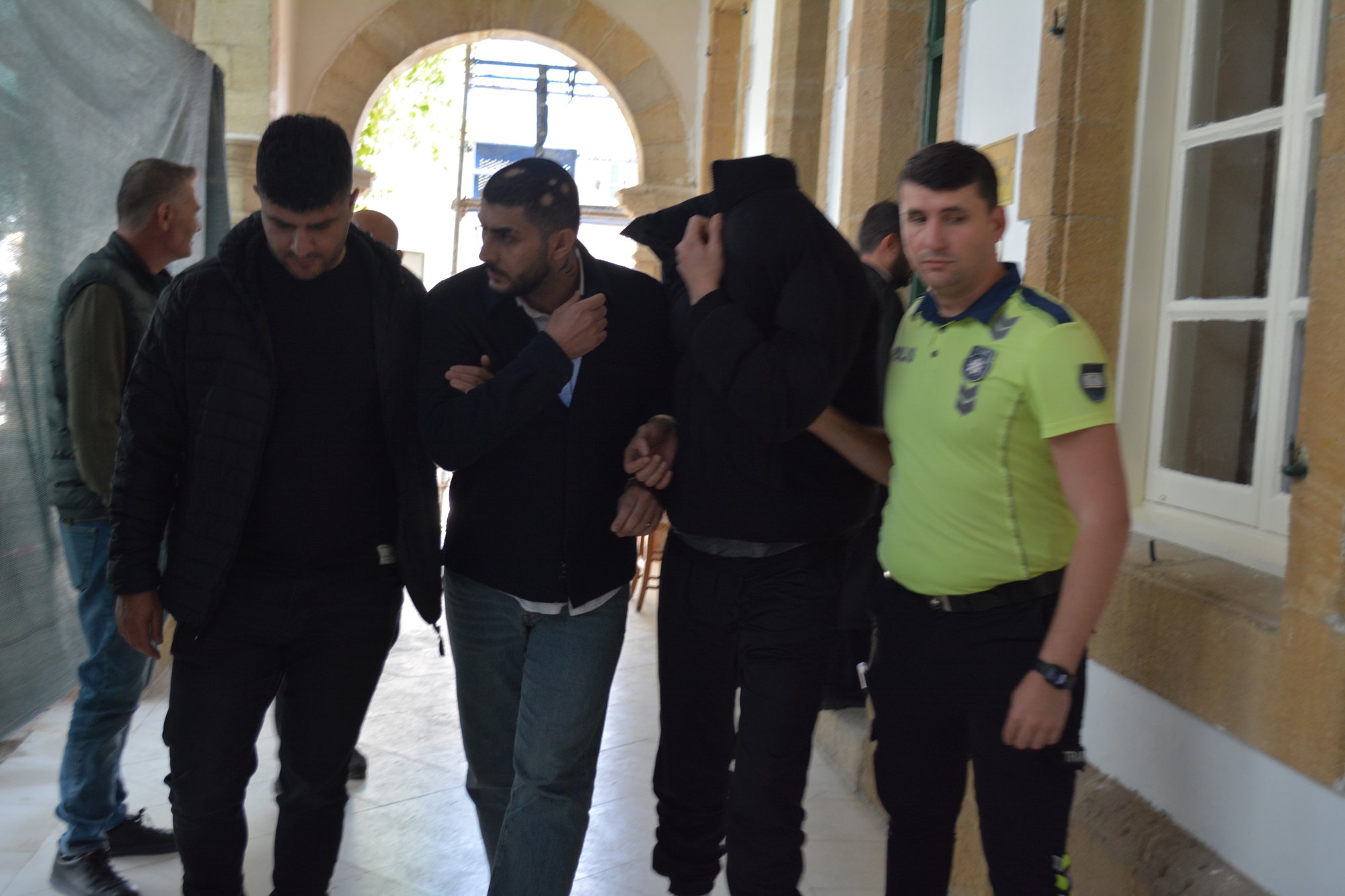 Gönyeli’de şiddet ve uyuşturucu: 2 zanlıya tutukluluk