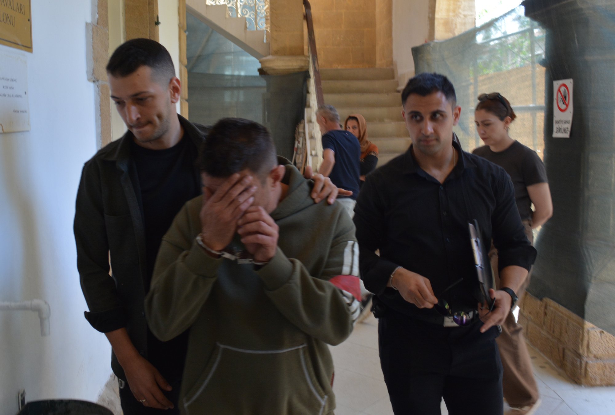 Üzerinde ve evinde uyuşturucu bulunan zanlı 7 gün tutuklu kalacak