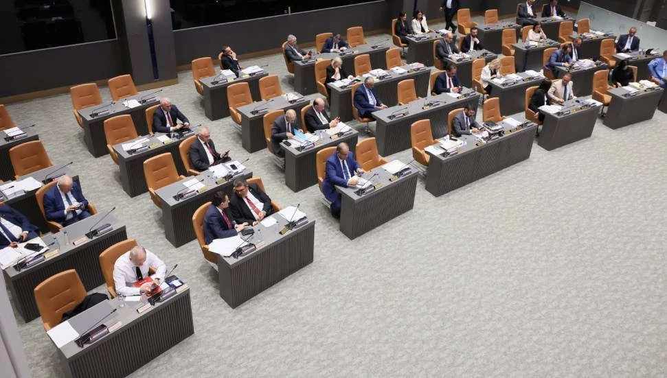 Karma oy kaldırıldı: Yasa Meclis’ten geçti